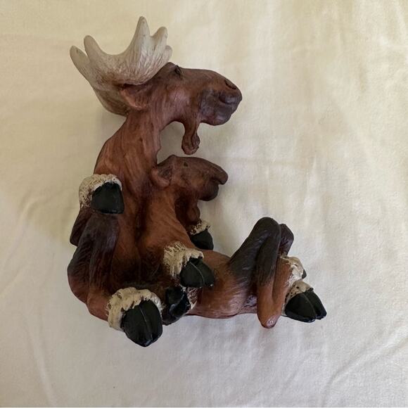 Cuddling Moose Figurine - Picture 1 of 5